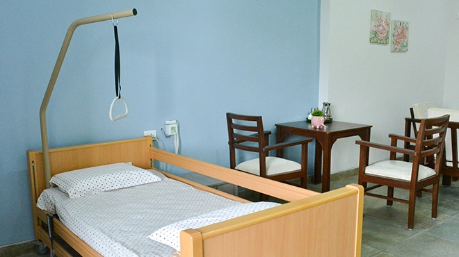 clinical bed in neelankarai